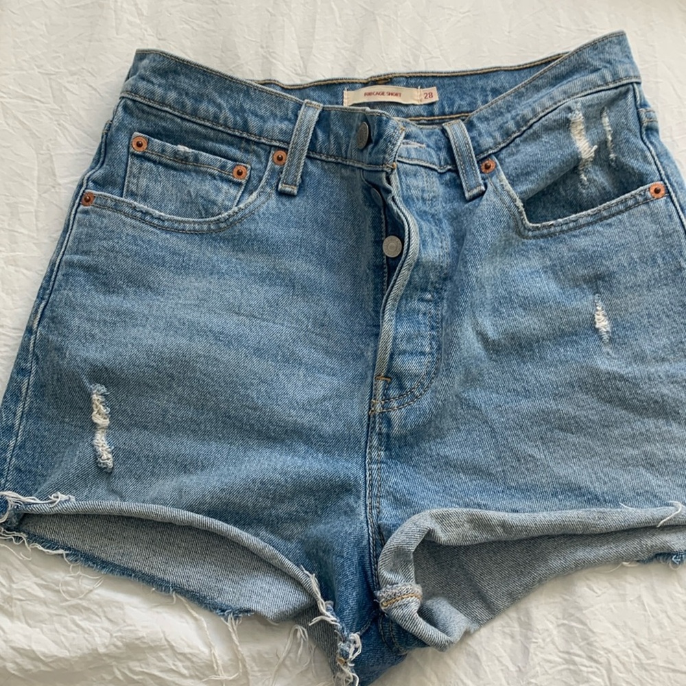 Levi’s Ribcage short jean shorts.  Size 28